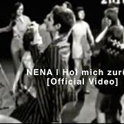 The lyrics VOR DEINER TÜR of NENA is also present in the album Und alles dreht sich (1994)