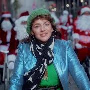 The lyrics IT'S ONLY CHRISTMAS ONCE A YEAR of NORAH JONES is also present in the album I dream of christmas (2021)