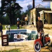The lyrics BE HERE NOW of OASIS is also present in the album Be here now (1998)