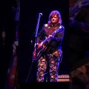 The lyrics DIDN'T KNOW A DAMN THING of AMY RAY is also present in the album Holler (2018)
