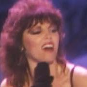 The lyrics THE OUTLAW BLUES of PAT BENATAR is also present in the album Best shots (1989)