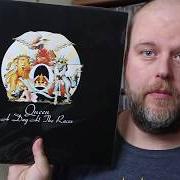 The lyrics THE MILLIONAIRE WALTZ of QUEEN is also present in the album A day at the races (1976)