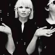 The lyrics HEART OF STONE of THE RAVEONETTES is also present in the album In and out of control (2009)