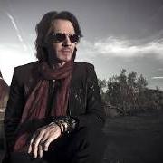 The lyrics GOD DON'T CARE of RICK SPRINGFIELD is also present in the album The snake king (2018)