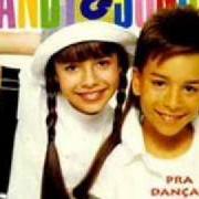 The lyrics NASCEMOS PRA CANTAR of SANDY & JUNIOR is also present in the album Pra dançar com você (1994)
