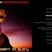 The lyrics WIND OF CHANGE of SCORPIONS is also present in the album Moment of glory (2000)