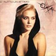 The lyrics CIELO DI CRISTALLO of ANNA OXA is also present in the album E' tutto un attimo (1986)