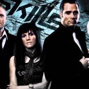 The lyrics LOOKING FOR ANGELS of SKILLET is also present in the album The best of (2012)
