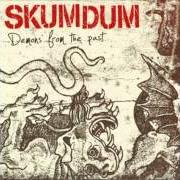 The lyrics EN STJÄRNA FÖLL of SKUMDUM is also present in the album Det vi kan bäst (2002)