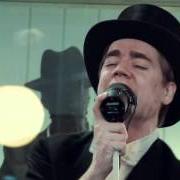 The lyrics COME ON! of THE HIVES is also present in the album Lex hives (2012)