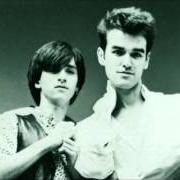 The lyrics VICAR IN A TUTU of THE SMITHS is also present in the album Rank (1988)