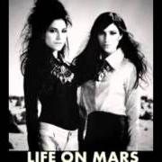 The lyrics BABY I'M READY of THE VERONICAS is also present in the album Life on mars (2013)