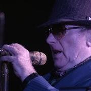 The lyrics LOOK BEHIND THE HILL of VAN MORRISON is also present in the album Keep me singing (2016)