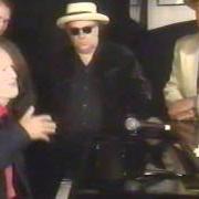 The lyrics NEWS NIGHTCLUB of VAN MORRISON is also present in the album Tell me something: the songs of mose allison (1997)