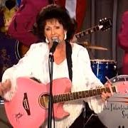 The lyrics WONDER COULD I LIVE THERE ANYMORE of WANDA JACKSON is also present in the album I've gotta sing (1971)