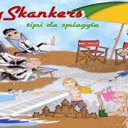 The lyrics DOMENICA NON È of EASY SKANKERS is also present in the album Tipi da spiaggia (2006)