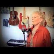 The lyrics LOVE ME TENDER of PETULA CLARK is also present in the album Lost in you (2013)