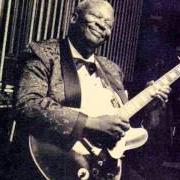 The lyrics AIN'T NOBODY HERE BUT US CHICKENS of B.B. KING is also present in the album Let the good times roll (1999)