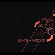 The lyrics SWING DA COR of DANIELA MERCURY is also present in the album O axé, a voz e o violão (2016)