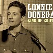 The lyrics MY OLD MAN'S A DUSTMAN of LONNIE DONEGAN is also present in the album King of skiffle (2006)