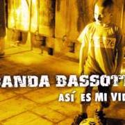 The lyrics EL PUEBLO UNIDO JAMAS SERÁ VENCIDO of BANDA BASSOTTI is also present in the album Así es mi vida (2003)