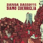 The lyrics MIO FRATELLO E' FIGLIO UNICO of BANDA BASSOTTI is also present in the album Siamo guerriglia (2012)