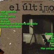 The lyrics REMANDO SOBRE EL POLVO of EL ÚLTIMO DE LA FILA is also present in the album Astronomia razonable (1993)