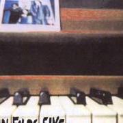 The lyrics UNDERGROUND of BEN FOLDS is also present in the album Ben folds five (1995)