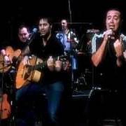 The lyrics MANOS ARRIBA of IGUANA TANGO is also present in the album En vivo y coleando (2008)