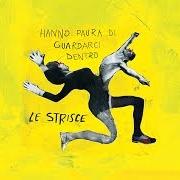 The lyrics CI PENSI MAI of LE STRISCE is also present in the album Hanno paura di guardarci dentro (2014)