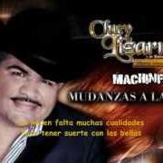 The lyrics TE QUEDÉ MUY GRANDE of CHUY LIZARRAGA is also present in the album Mudanzas a la luna (2012)