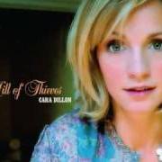 The lyrics THE PARTING GLASS of CARA DILLON is also present in the album Hill of thieves (2009)