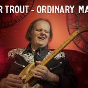 The lyrics MAKE IT RIGHT of WALTER TROUT is also present in the album Ordinary madness (2020)