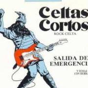 The lyrics ESPANTAPAJAROS of CELTAS CORTOS is also present in the album Salida de emergencia (1989)