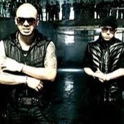 The lyrics NO DEJEMOS QUE SE APAGUE of WISIN & YANDEL is also present in the album Los vaqueros 2: el regreso (2011)