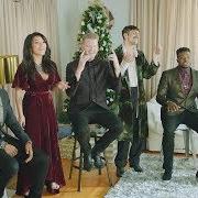 The lyrics THE CHRISTMAS SING-ALONG of PENTATONIX is also present in the album A pentatonix christmas deluxe (2017)