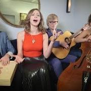 The lyrics REPLY GIRL (THE BETTY SONG) of LAKE STREET DIVE is also present in the album In this episode... (2007)