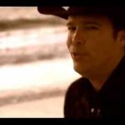 The lyrics KEEP ME FROM LOVING YOU of CLAY WALKER is also present in the album She won't be lonely long (2010)