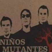 The lyrics LAS HORAS PERDIDAS of NIÑOS MUTANTES is also present in the album Canciones para el primer día en la tierra (2005)