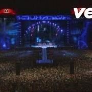The lyrics BACK IN BLACK of AC/DC is also present in the album Ac/dc live at river plate (2012)