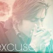 The lyrics AUTUMN IN NEW YORK of SALVADOR SOBRAL is also present in the album Excuse me (2016)
