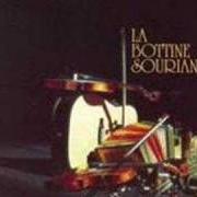 The lyrics TRINQUE L'AMOURETTE of LA BOTTINE SOURIANTE is also present in the album Y'a ben du changement (1978)