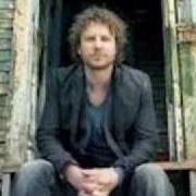The lyrics DOMESTIC, LIGHT AND COLD (DUET WITH CODY CANADA-BONUS TRACK) of DIERKS BENTLEY is also present in the album Modern day drifter (2005)