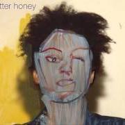 The lyrics NMA of EEF BARZELAY is also present in the album Bitter honey (2006)