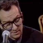 The lyrics CHEWING GUM of ELVIS COSTELLO is also present in the album Spike (1989)