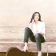 The lyrics WHITE SHOES of EMMYLOU HARRIS is also present in the album White shoes (1983)