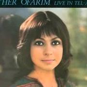 The lyrics MA OMROT EYNAYICH of ESTHER OFARIM is also present in the album Live in tel aviv (1973)