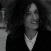 The lyrics UN VECCHIO CAMERIERE of FRANCO BATTIATO is also present in the album L'ombrello e la macchina da cucire (1995)