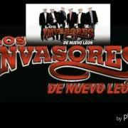 The lyrics UN TIPO PELIGROSO of LOS INVASORES DE NUEVO LEON is also present in the album Iconos (2013)