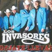 The lyrics TU RECUERDO of LOS INVASORES DE NUEVO LEON is also present in the album Dejate llevar (2010)